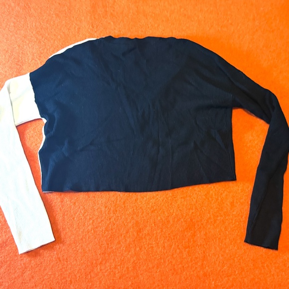 Black and white two-tone ribbed cropped V-neck soft cardigan NWT - Picture 8 of 8